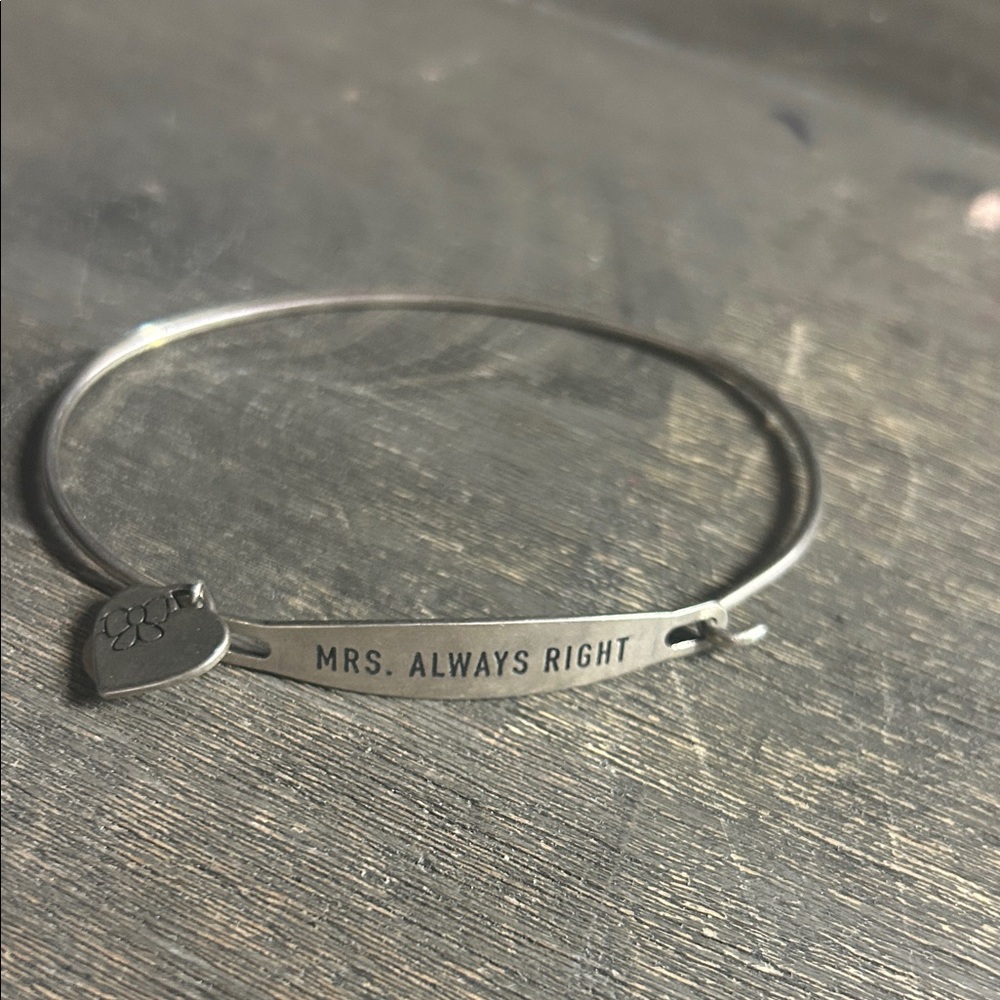 Chamilla 925 Silver Bangle Bracelet with Heart Charm‎ “Mrs Always Right”
